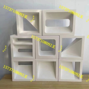 �b��